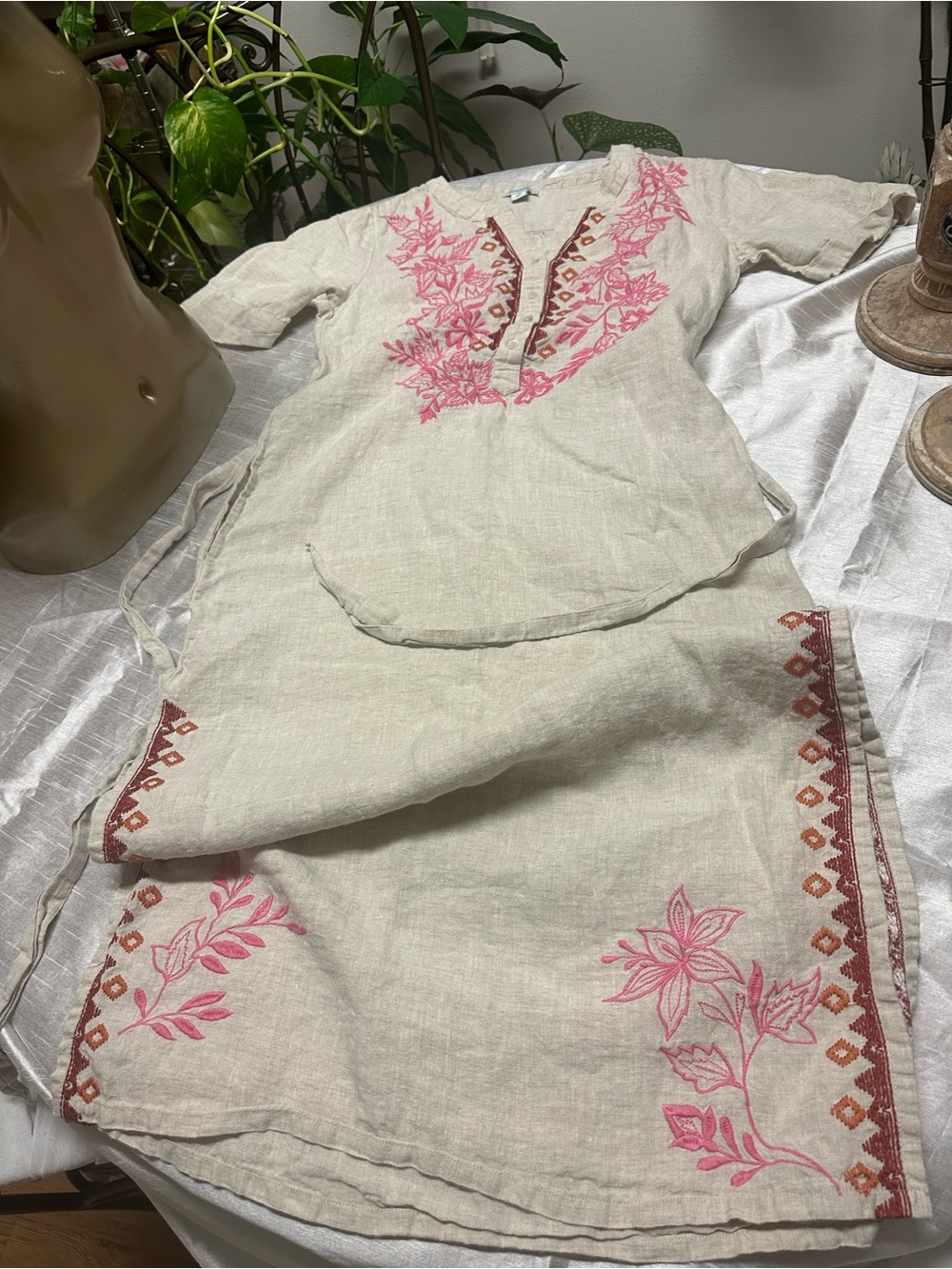 Sundance Beige Linen Top with Teal Logo